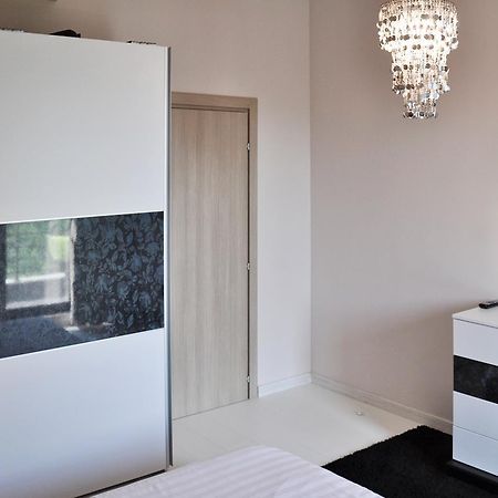 Antos Deluxe Apartment Constanta Bagian luar foto