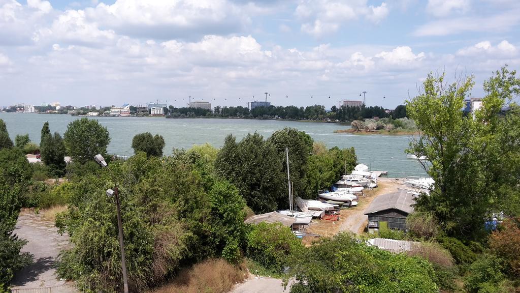 Antos Deluxe Apartment Constanta Bagian luar foto