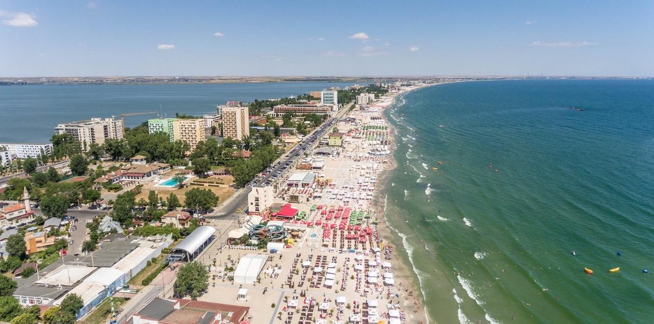 Antos Deluxe Apartment Constanta Bagian luar foto