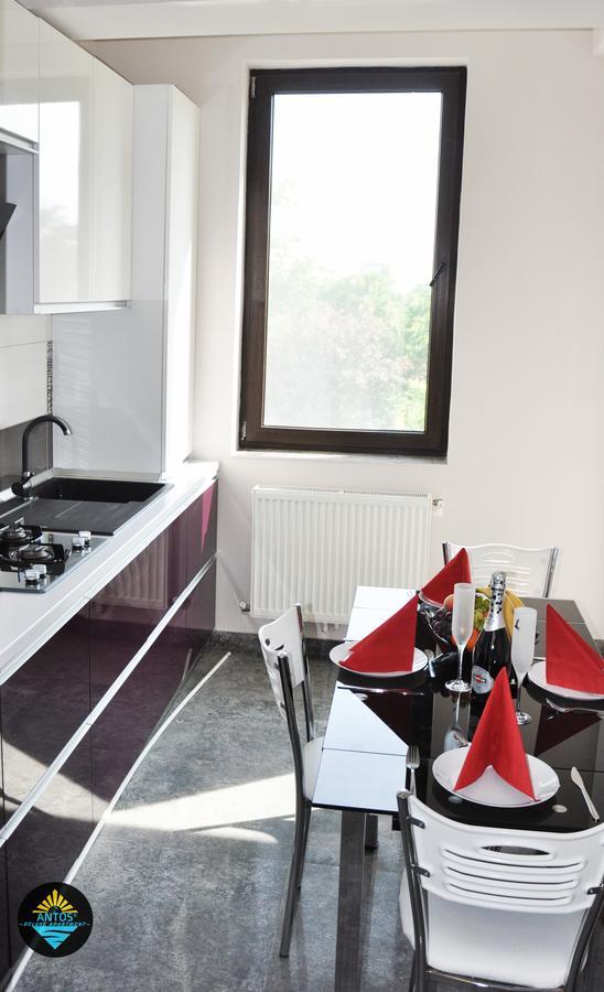 Antos Deluxe Apartment Constanta Bagian luar foto