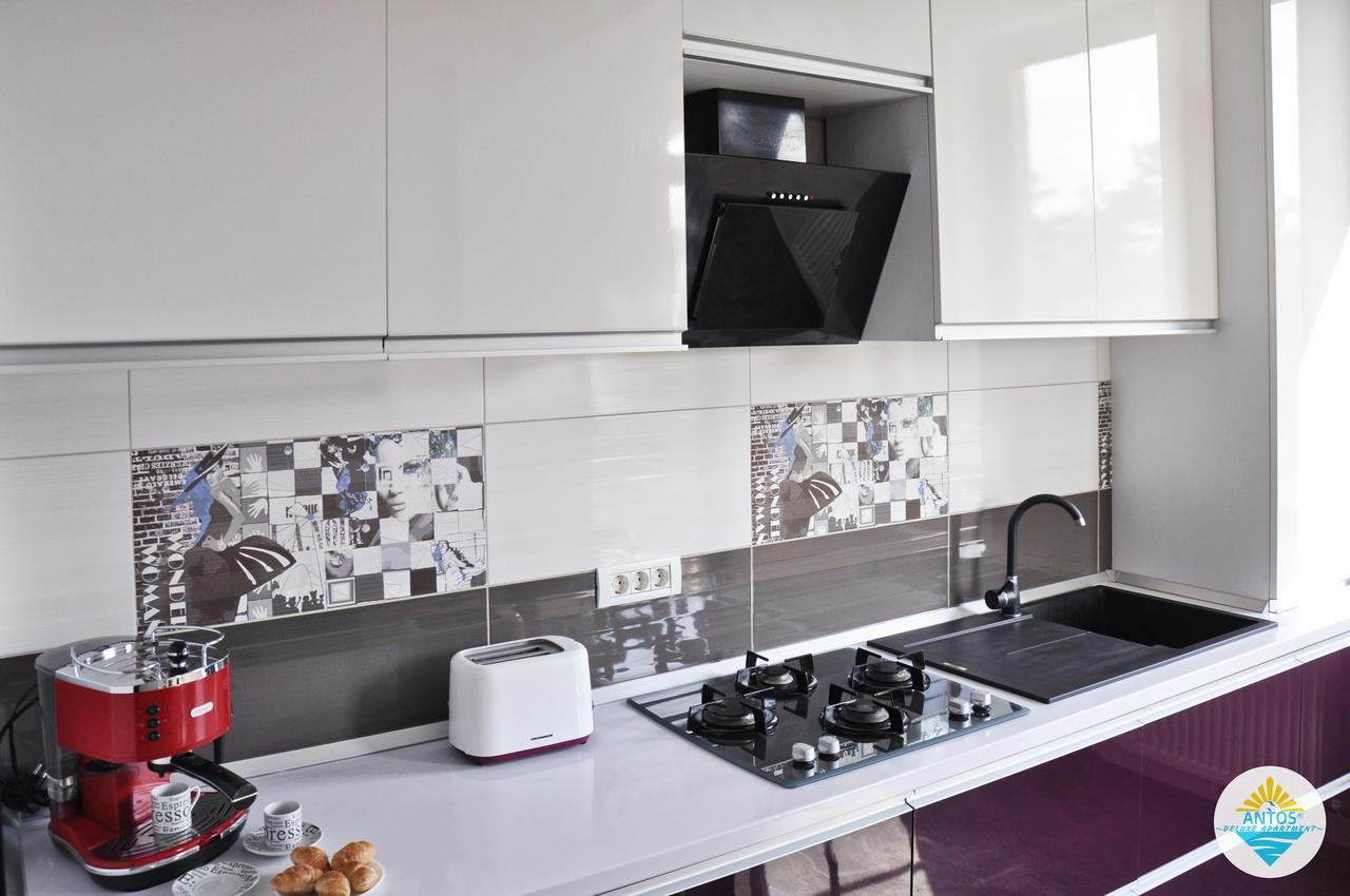Antos Deluxe Apartment Constanta Bagian luar foto