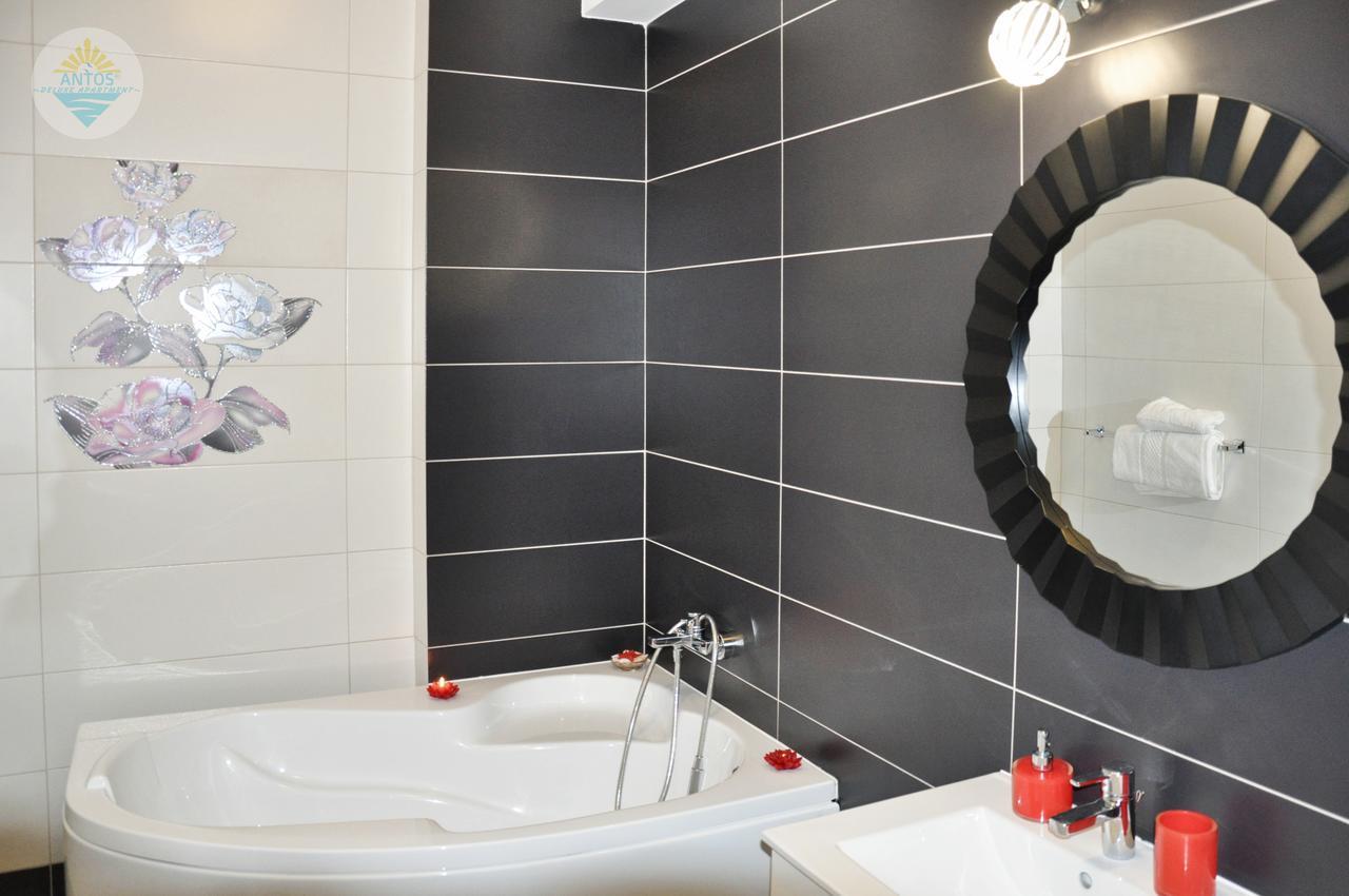 Antos Deluxe Apartment Constanta Bagian luar foto