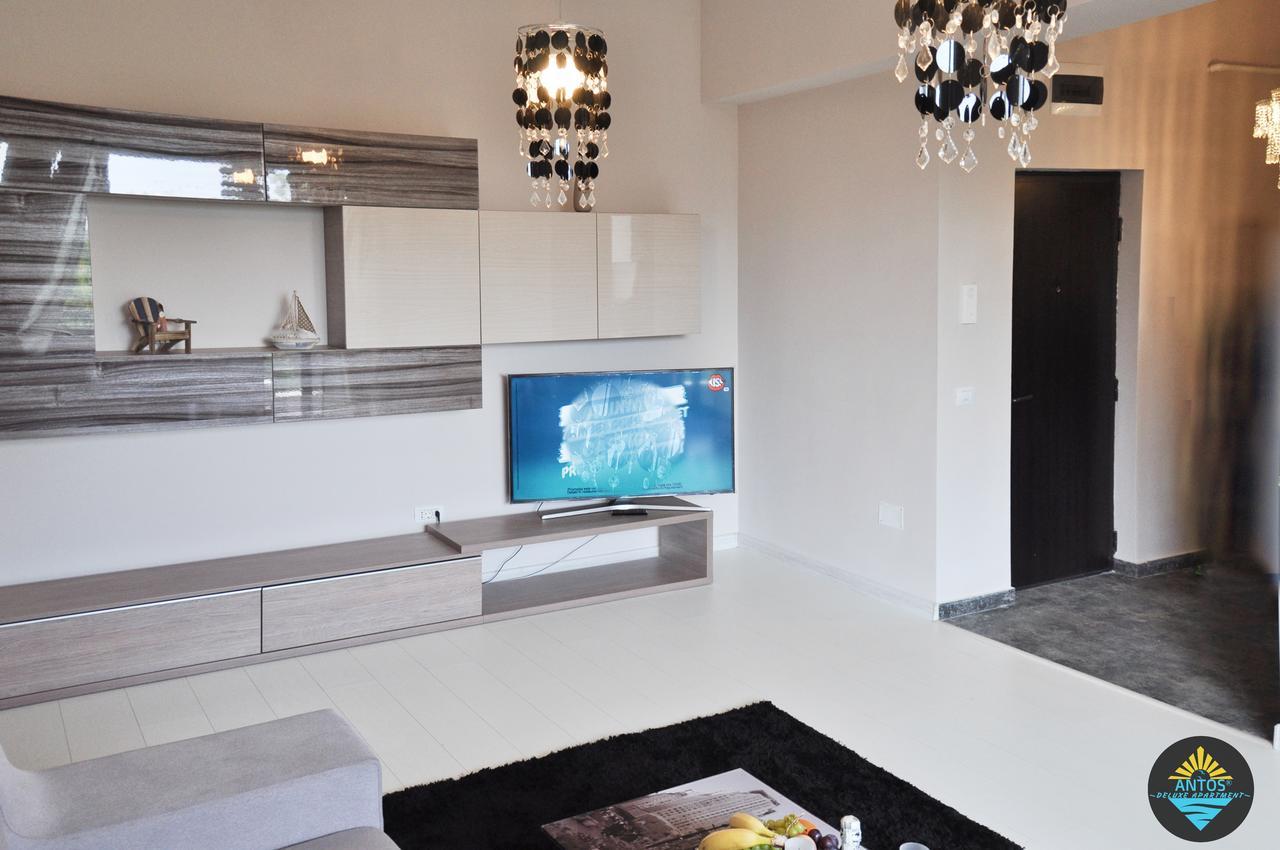 Antos Deluxe Apartment Constanta Bagian luar foto
